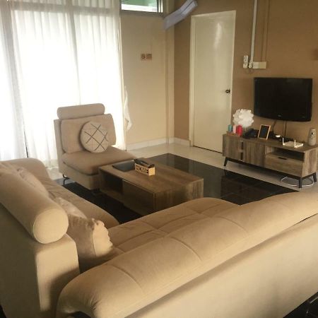 Chung cư 77 m² 3 phòng ngủ, 2 phòng tắm riêng ở Kianggeh Bandar Seri Begawan Ngoại thất bức ảnh